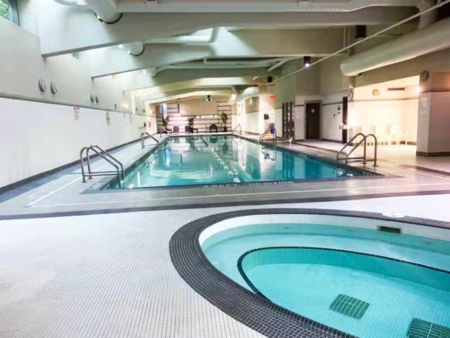 Downtown 3Br/2Ba+Views+Skytrain+Free Parking Apartment Vancouver Bagian luar foto