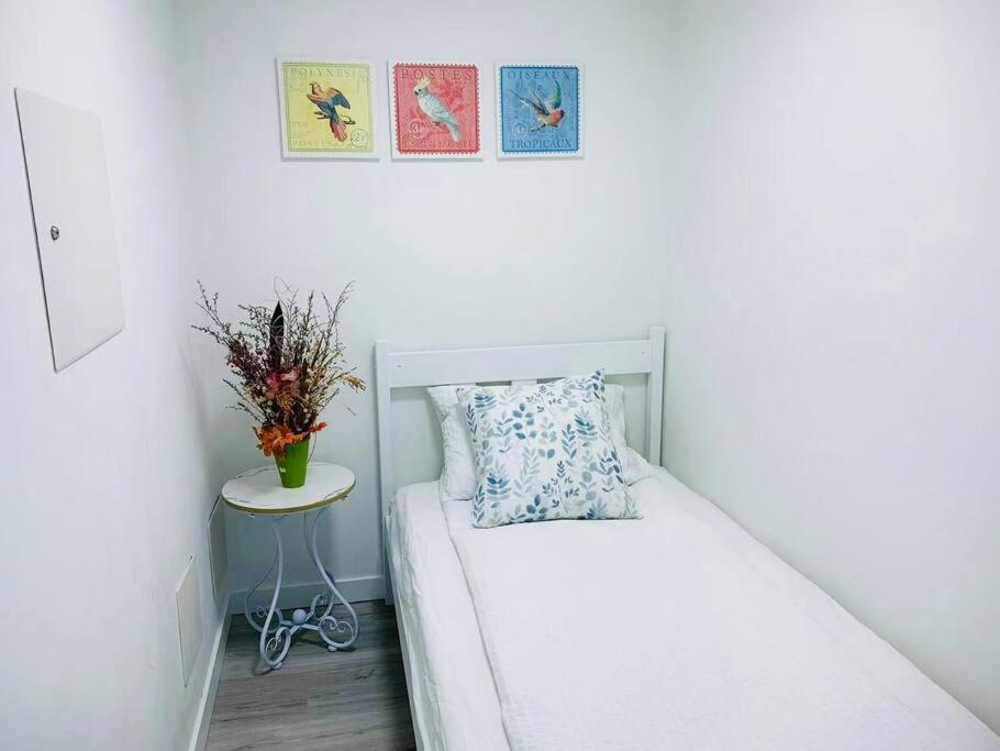 Downtown 3Br/2Ba+Views+Skytrain+Free Parking Apartment Vancouver Bagian luar foto